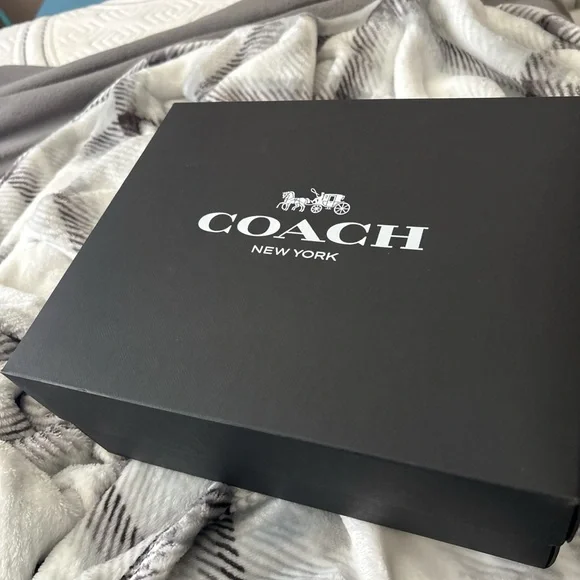 Coach Black Leather Shoulder bag  with Gold Hardware - Picture 2 of 2